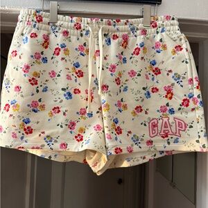GAP Women's Cream Floral Athletic Shorts